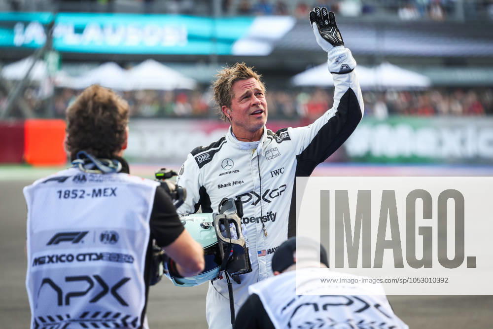 KW43 Sport Bilder des Jahres PITT Brad (USA), actor playing Sonny Hayes, driver of the fictional APX GP team in the Apex F1 movie by Apple Studios Bruckheimer Films, portrait during the Formula 1 Gran Premio de la Ciudad de Mexico 2024, 20th round of the 2024 Formula One World Championship, WM, Weltmeisterschaft from October 25 to 27, 2024 on the Autodromo Hermanos Rodriguez, in Mexico City, Mexico - F1 - MEXICO CITY GRAND PRIX 2024 DPPI Panoramic 241027_R20_MESSICO_DP_AV3_7222