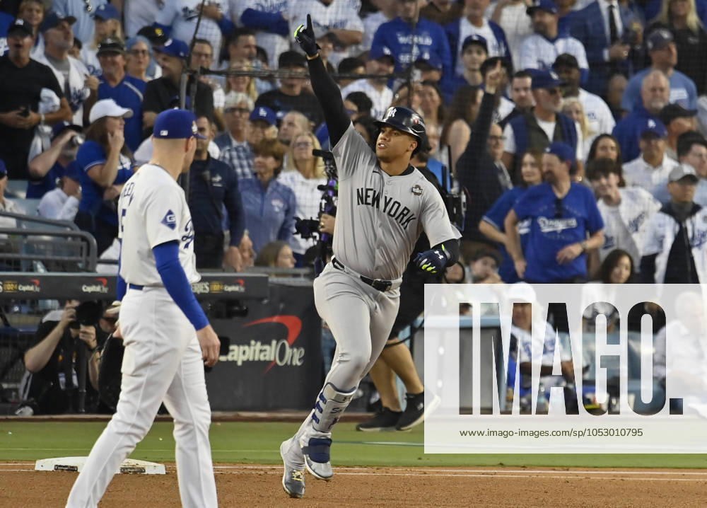 New York Yankees Juan Soto runs the bases after hitting a solo home run in the third inning against the Los Angeles Dodgers in game two of the MLB, Baseball Herren, USA World Series at Dodger Stadium on Saturday, October 26, 2024. LAP20241026807 JIMxRUYMEN