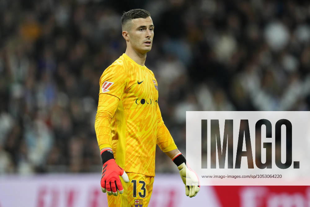 ESP: Real Madrid v FC Barcelona, Barca La Liga EA Sports. Date 11 Inaki Pena of FC Barcelona during the La Liga EA Sports match between Real Madrid and FC Barcelona played at Santiago Bernabeu Stadium on October 26, 2024 in Madrid, Spain. kpng