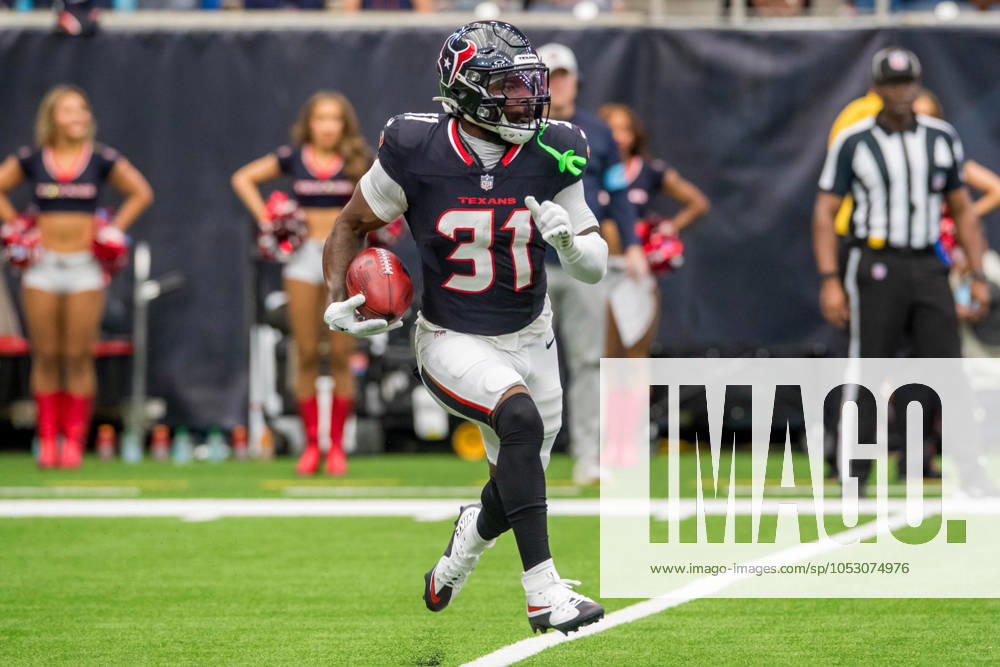 Houston Texans running back Dameon Pierce (31) returns a kickoff during a game between the Indianapolis Colts and the Houston Texans in Houston, TX. .. CSM - ZUMAc04_ 20241027_zma_c04_110