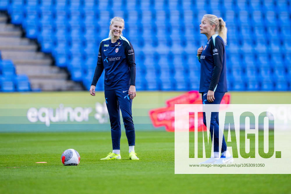 Football, training with Norways womens national team Oslo 20241028 Ada Stolsmo Hegerberg and Guro Bergsvand during a training session with the womens national football team at Ullevaal Stadium Photo Fredrik Varfjell NTB Oslo Norway RESTRICTED USE FOR BETTING COMPANIES