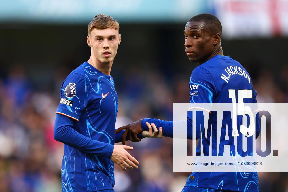 Chelsea gegen Newcastle United 27. Oktober 2024, London Premier League Fußball Chelsea gegen Newcastle United Cole Palmer von Chelsea und Nicolas Jackson von Chelsea Foto Jacques Feeney Abseits London UK