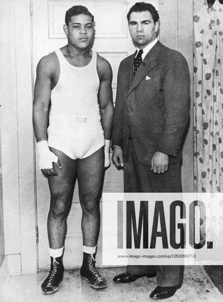 Orig caption SCHMELING VISITS JOE LOUIS Max Schmeling, who is currently in America and was a spectator at the big boxing match between Joe Louis and the Spaniard Paolino, paid a visit to Joe Louis, with whom he will meet in a fight in New York in June of next year, in his training quarters, which shows the opponents of the coming fight for the first time on one picture, is the well recognizable almost equal size and reach of the two boxers Note J Louis World Heavyweight Champion 1937 1949 M Schmeling World Heavyweight Champion 1930 1932 Muscles Comparisons CD119 persons Joe Louis Max Schmeling sites GERMANY Copyright LOUIS SCHMELING xx