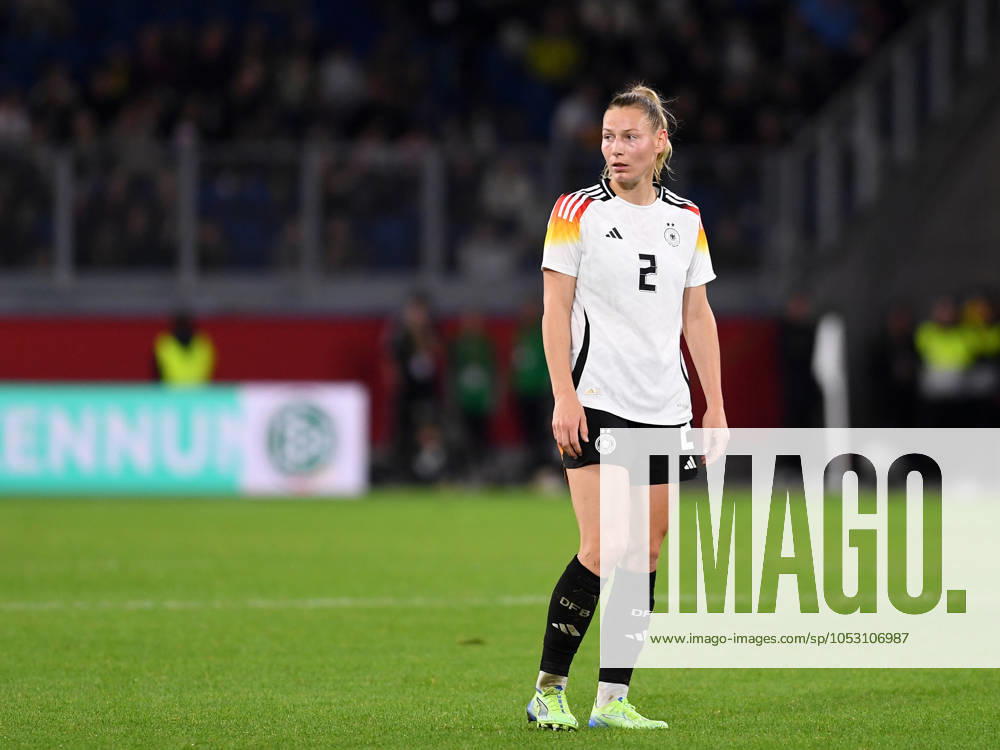 Sarai Linder Germany looks on during the Women s international friendly match between Germany and Australia, Schauinsland Reisen Arena on October 28, 2024 in Duisburg, Germany Photo by Ralf Treese DeFodi Images Sarai Linder Germany looks on during the Women s international friendly match between Germany and Australia at Schauinsland Reisen Arena on October 28, 2024 in Duisburg, Germany not used in POL SRB CRO FRA GBR NED ITA USA Defodi 521 GERAUS20241028 052 Defodi-521 not used in POL SRB CRO FRA GBR NED ITA USA