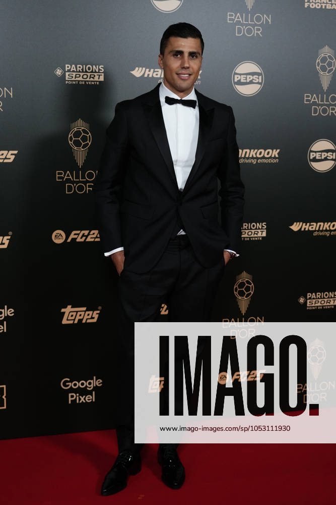68th Ballon D Or Photocall At Theatre Du Chatelet In Paris PARIS, FRANCE - OCTOBER 28: Rodri Hernandez of Manchester City and Spain new men s Ballon D or attends the 68th Ballon D Or Photocall at Theatre Du Chatelet on October 28, 2024 in Paris, France. Paris France