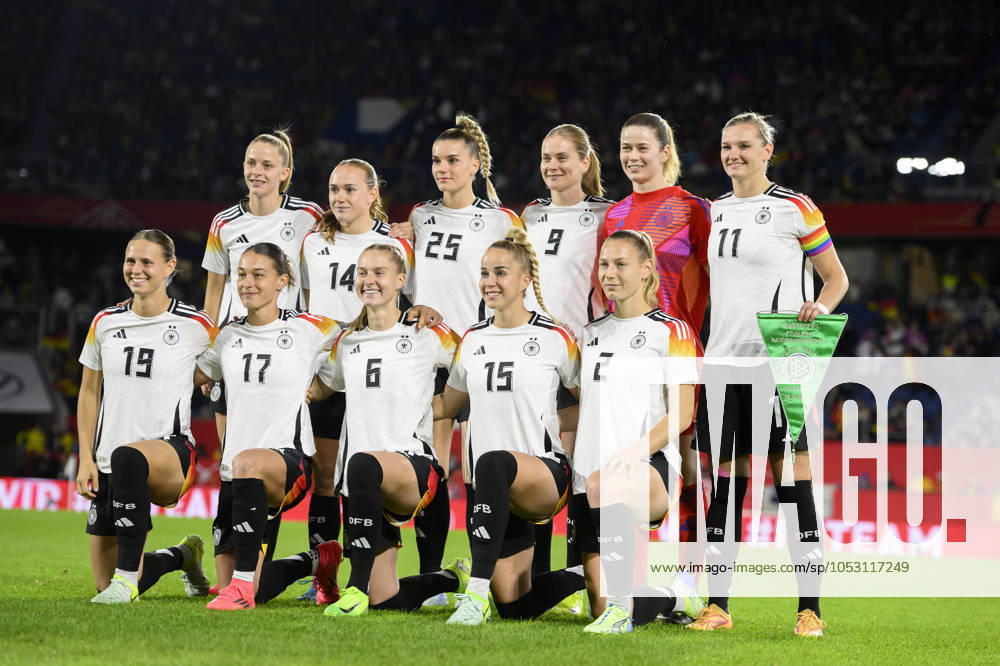 Team GER back from l Vivien ENDEMANN GER , Lisanne GRAEWE Gräwe GER , Selina CERCI GER , Sjoeke NUESKEN Nüsken GER ,Goalkeeper Stina JOHANNES GER , Alexandra POPP GER , front from l Klara BUEHL Bühl GER ,Felicitas RAUCH GER ,Janina MINGE GER ,Giulia GWINN GER Sarai LINDER GER Womens national football match, Germany GER Australia AUS 1 2, on 28 10 2024 in Duisburg Germany Â