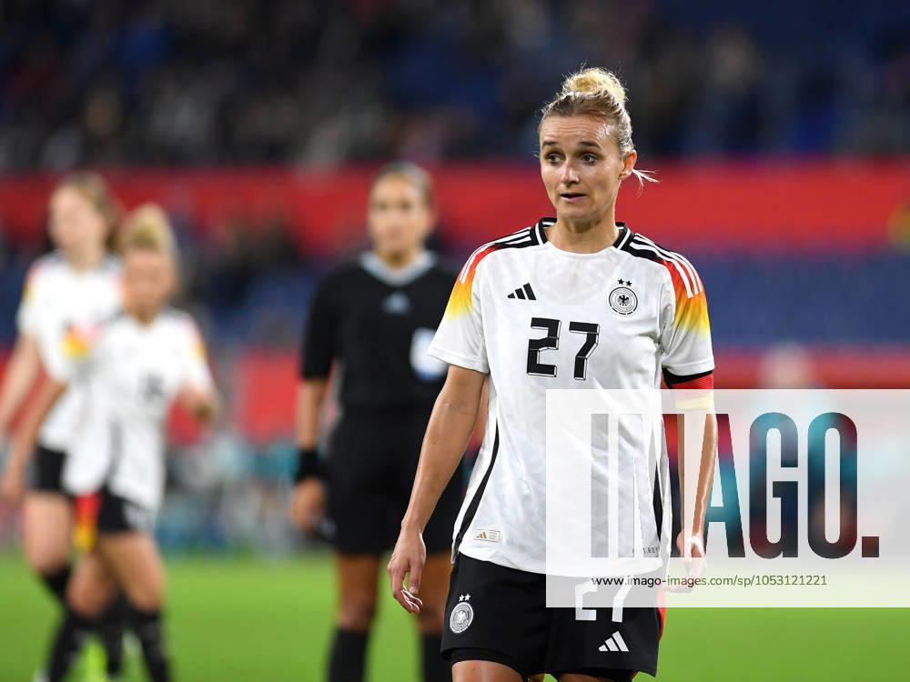 Lina Magull Germany looks on during the Women s international friendly match between Germany and Australia, Schauinsland Reisen Arena on October 28, 2024 in Duisburg, Germany Photo by Ralf Treese DeFodi Images Lina Magull Germany looks on during the Women s international friendly match between Germany and Australia at Schauinsland Reisen Arena on October 28, 2024 in Duisburg, Germany not used in POL SRB CRO FRA GBR NED ITA USA Defodi 521 GERAUS20241028 146 Defodi-521 not used in POL SRB CRO FRA GBR NED ITA USA