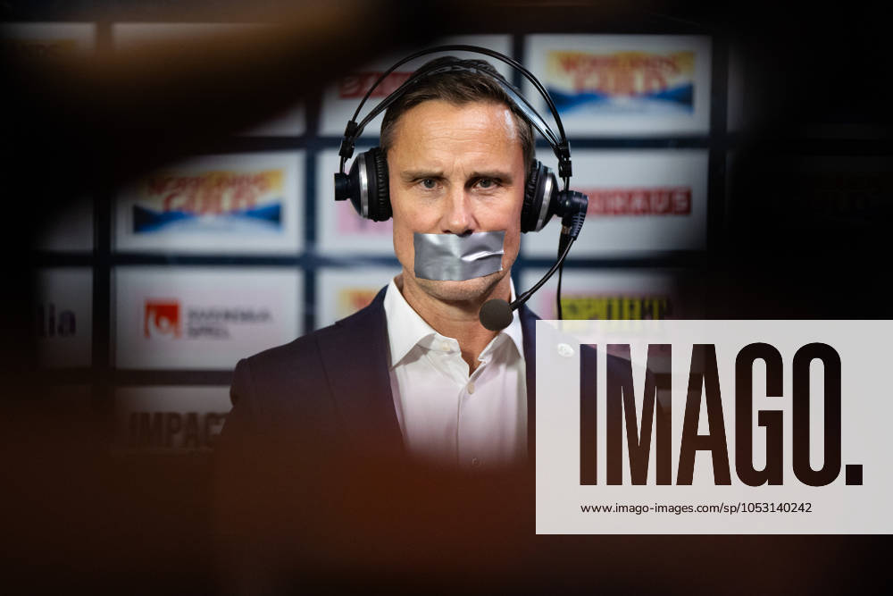 Frölundas coach Roger Rönnberg is interviewed during the SHL ice hockey match between Frölunda and Skelleftea on October 29, 2024 in Gothenburg
