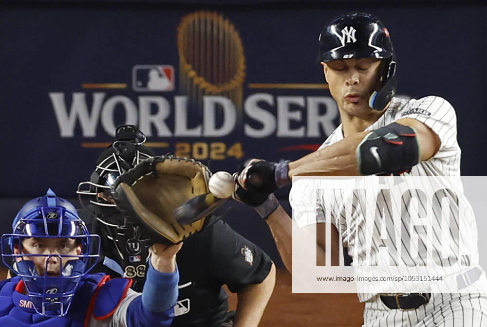 New York Yankees Giancarlo Stanton is hit on the hand by a foul tip in the third inning against the Los Angles Dodgers in game four of the MLB, Baseball Herren, USA World Series at Yankee Stadium in New York City on Tuesday, October 29, 2024. NYP202410293021 JOHNxANGELILLO