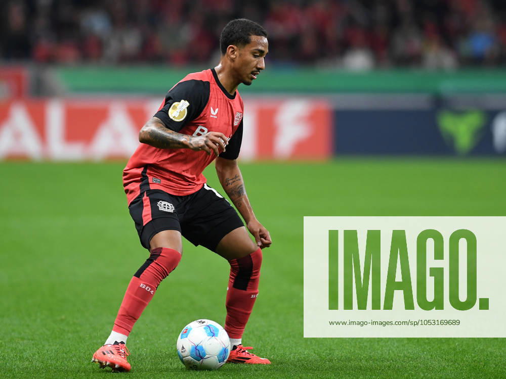 Arthur Bayer 04 Leverkusen in action, on the ball, single action during the DFB Cup Second Round match between Bayer 04 Leverkusen and SV 07 Elversberg at BayArena on October 29, 2024 in Leverkusen, Germany Photo by Ralf Treese DeFodi Images Arthur Bayer 04 Leverkusen controls the ball during the DFB Cup Second Round match between Bayer 04 Leverkusen and SV 07 Elversberg at BayArena on October 29, 2024 in Leverkusen, Germany Photo by Ralf Treese DeFodi Images DFB DFL REGULATIONS PROHIBIT ANY USE OF PHOTOGRAPHS AS IMAGE SEQUENCES AND OR QUASI VIDEO not used in POL SRB CRO FRA GBR NED ITA USA Defodi 521 LEVSVE20241029 041 Defodi-521 not used in POL SRB CRO FRA GBR NED ITA USA DFB DFL REGULATIONS PROHIBIT ANY USE OF PHOTOGRAPHS AS IMAGE SEQUENCES AND OR QUASI-VIDEO.