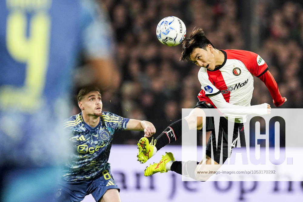 KW44 Bilder des Jahres 2024, Sport 10 Oktober Eredivisie: Feyenoord v Ajax Rotterdam - Kenneth Taylor of Ajax, In-beom Hwang of Feyenoord during the fourth round of the Eredivisie season 2024 2025. The match is set between Feyenoord and Ajax at Stadion Feijenoord De Kuip on 30 October 2024 in Rotterdam, The Netherlands.