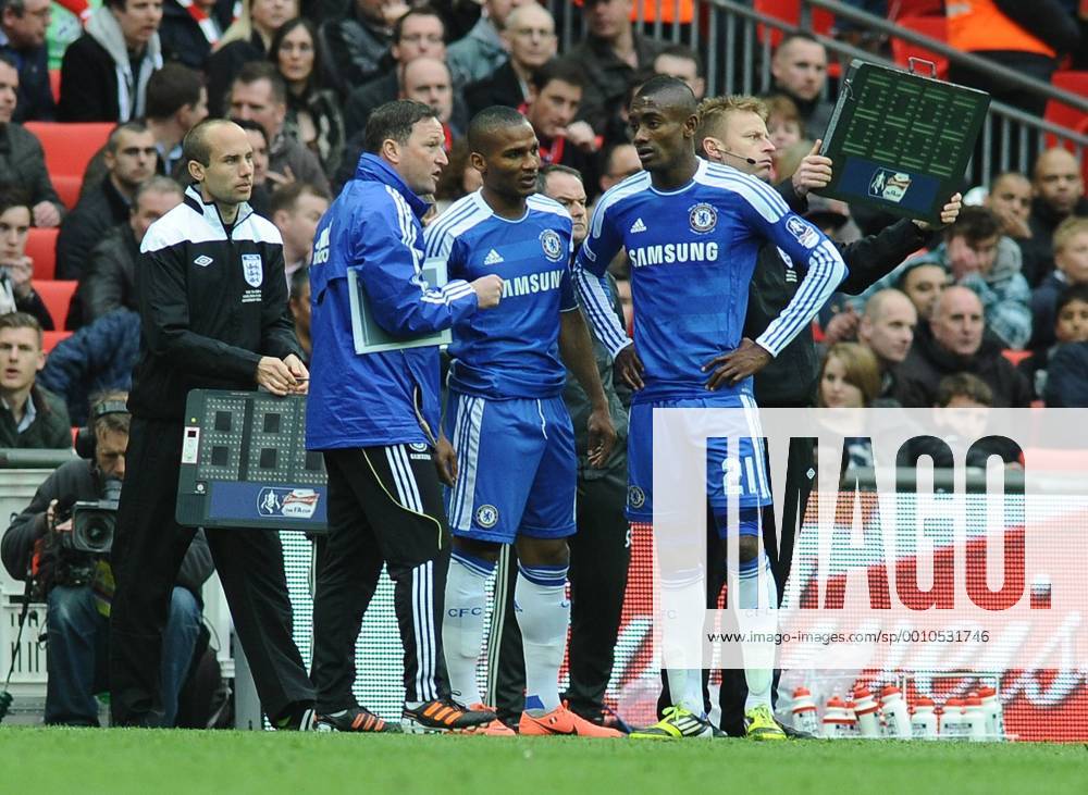 Football - FA Cup Final - Liverpool vs. Chelsea FA @ Wembley Salomon Kalou and Florent Malouda - Chelsea with coach,