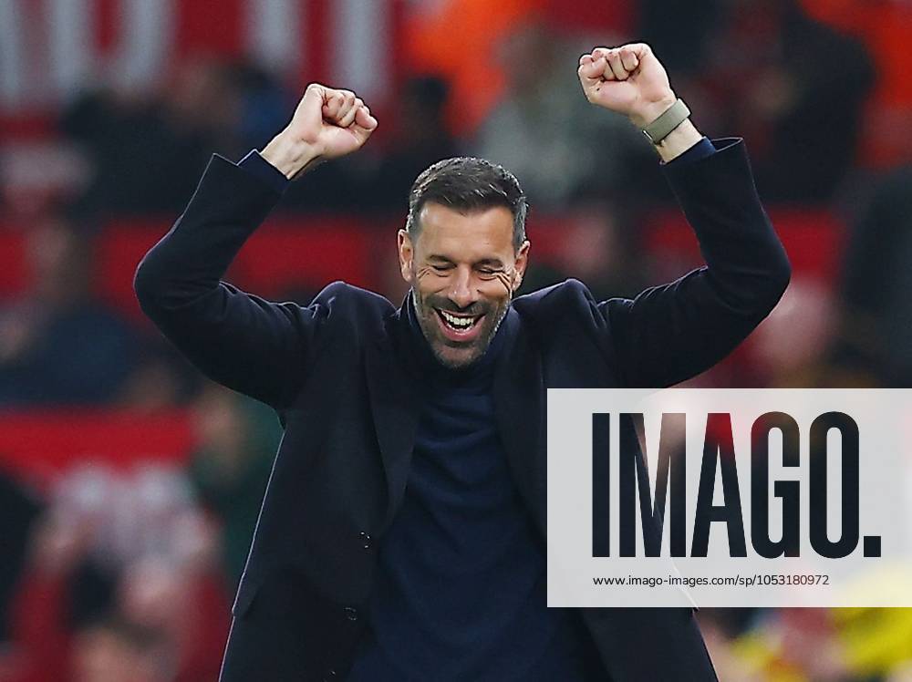 Bilder des Jahres 2024, Sport 10 Oktober Manchester United, ManU interim manager Ruud van Nistelrooy celebrates their teams goal 1-0 Manchester United v Leicester City, EFL Carabao Cup, Fourth Round, Football, Old Trafford, Manchester, UK - 30 Oct 2024