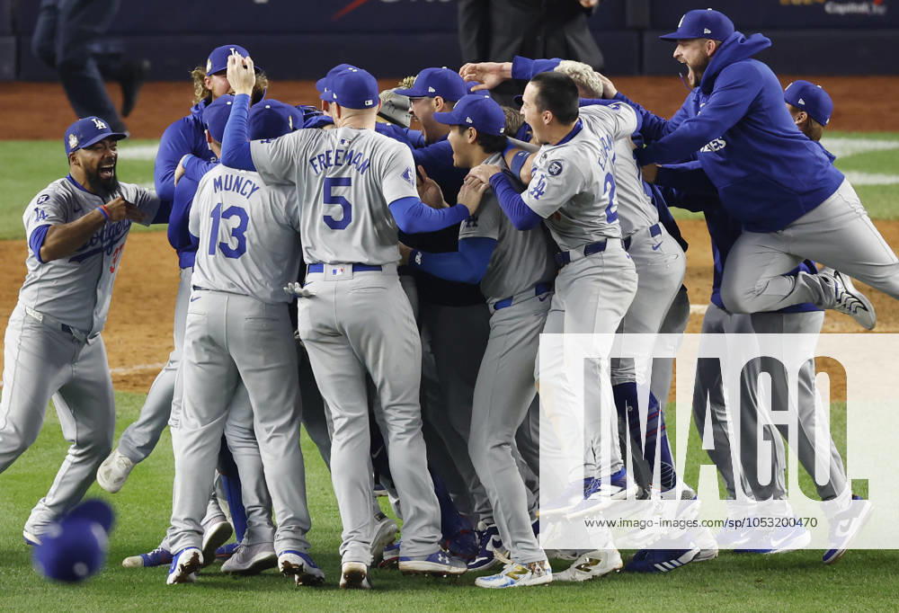 Bilder des Jahres 2024, Sport 10 Oktober Los Angeles Dodgers players celebrate after beating the New York Yankees 7-6 in game five to win the MLB, Baseball Herren, USA World Series at Yankee Stadium in New York City on Wednesday, October 30, 2024. The Dodgers won the best-of-seven series 4-1. NYP20241030337 JOHNxANGELILLO