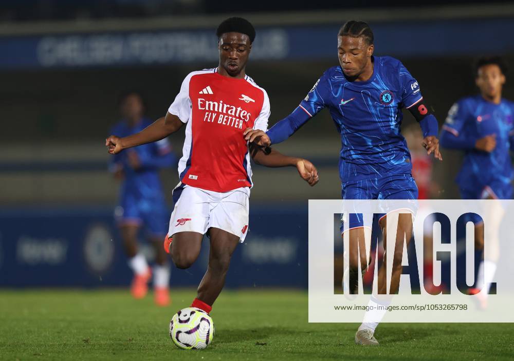 - Chelsea U21, U 21 v Arsenal U21, Premier League 2, Kingsmeadow Stadium, London, UK - 1st November 2024. Ismeal Kabia of Arsenal U21 battles Ishe Samuels-Smith of Chelsea U21. - Chelsea U21 v Arsenal U21, Premier League 2, Kingsmeadow Stadium, London, UK - 1st November 2024. By Daniel Weir Crystal Pix. London Kingsmeadow Stadium UK