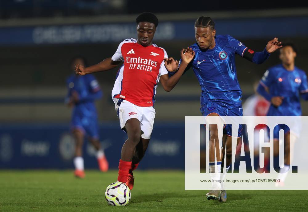 - Chelsea U21, U 21 v Arsenal U21, Premier League 2, Kingsmeadow Stadium, London, UK - 1st November 2024. Ismeal Kabia of Arsenal U21 battles Ishe Samuels-Smith of Chelsea U21. - Chelsea U21 v Arsenal U21, Premier League 2, Kingsmeadow Stadium, London, UK - 1st November 2024. By Daniel Weir Crystal Pix. London Kingsmeadow Stadium UK