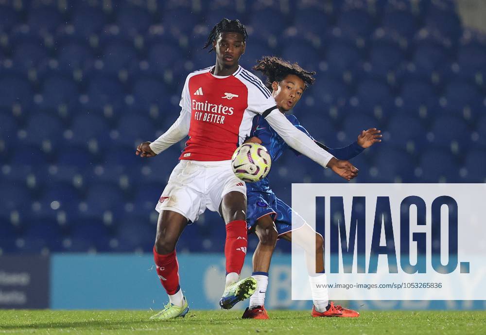 - Chelsea U21, U 21 v Arsenal U21, Premier League 2, Kingsmeadow Stadium, London, UK - 1st November 2024. Ayden Heaven of Arsenal U21 battles Kiano Dyer of Chelsea U21. - Chelsea U21 v Arsenal U21, Premier League 2, Kingsmeadow Stadium, London, UK - 1st November 2024. By Daniel Weir Crystal Pix. London Kingsmeadow Stadium UK