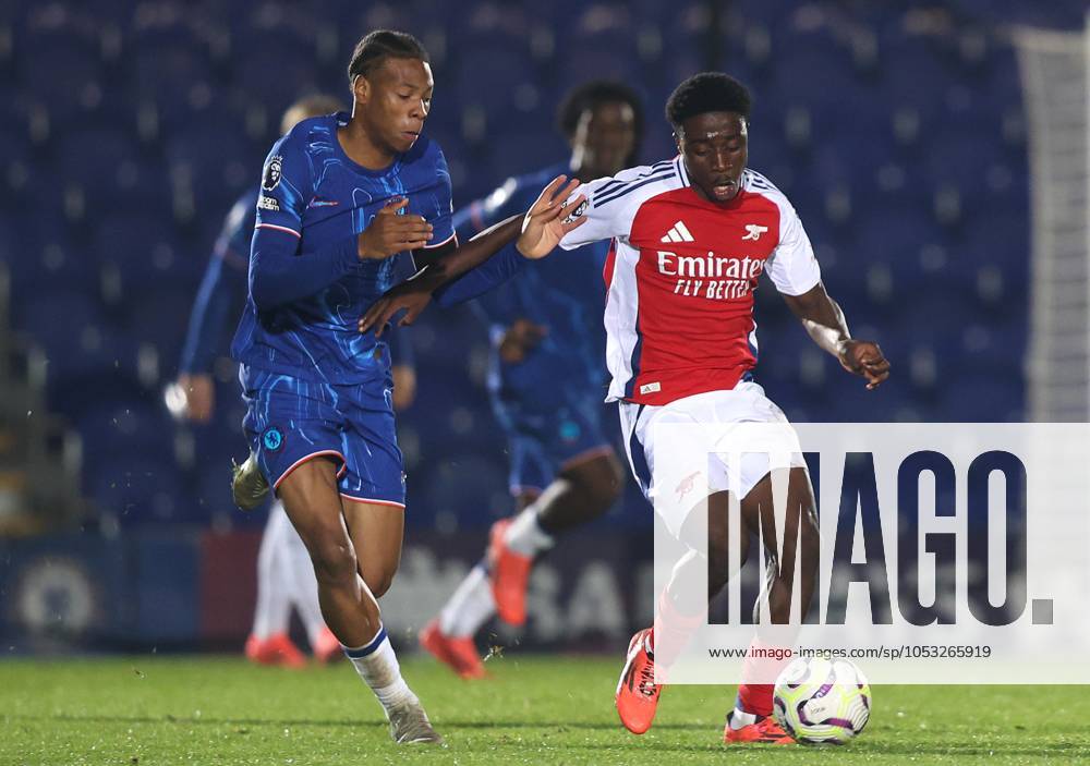 - Chelsea U21, U 21 v Arsenal U21, Premier League 2, Kingsmeadow Stadium, London, UK - 1st November 2024. Ismeal Kabia of Arsenal U21 battles Ishe Samuels-Smith of Chelsea U21. - Chelsea U21 v Arsenal U21, Premier League 2, Kingsmeadow Stadium, London, UK - 1st November 2024. By Daniel Weir Crystal Pix. London Kingsmeadow Stadium UK