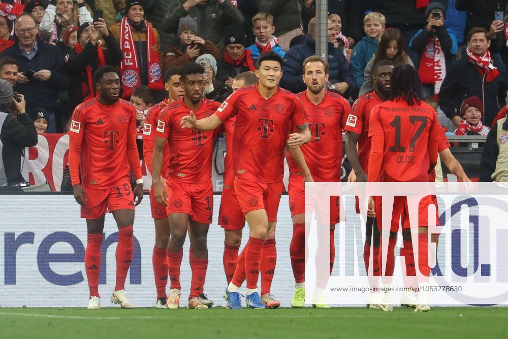 The team celebrates the goal by Harry Kane 9 FC Bayern Muenchen for 1 0, FC Bayern Muenchen vs 1 FC Union Berlin, Fußball, 1 Bundesliga, 9 Spieltag, 02 11 2024 DFB regulations prohibit any use of photographs as image sequences and or quasi video Muenchen Bayern Germany