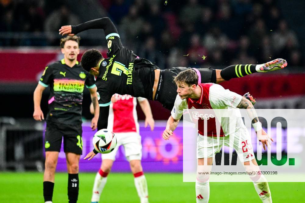 AMSTERDAM - (l-r) Malik Tillman of PSV Eindhoven, Wout Weghorst of Ajax during the Dutch Eredivisie match between Ajax Amsterdam and PSV Eindhoven at the Johan Cruijff ArenA on Nov. 2, 2024 in Amsterdam, Netherlands. ANP OLAF KRAAK Dutch Eredivisie 2024 25 ANPxSportx IVx 512499406 originalFilename: 512499406