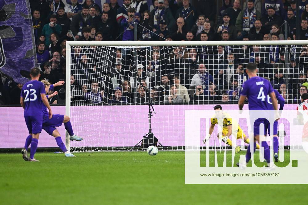 RSC Anderlecht v KV Kortrijk - Jupiler Pro League ANDERLECHT, BELGIUM - NOVEMBER 03 : Dolberg Kasper forward of RSC Anderlecht scores a penalty during the Jupiler Pro League match between RSC Anderlecht and KV Kortrijk on November 3, 2024 in Anderlecht, Belgium, 03 11 2024 Anderlecht Belgium