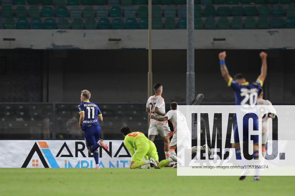 CASPER TENGSTEDT of HELLAS VERONA scores his side s first goal in the Matchday 11 of the Lega Serie A 2024 25 between HELLAS VERONA and AS ROMA at the Stadio Bentegodi in Verone, Italy Verone Italy - ZUMAc179 20241103_zep_c179_024