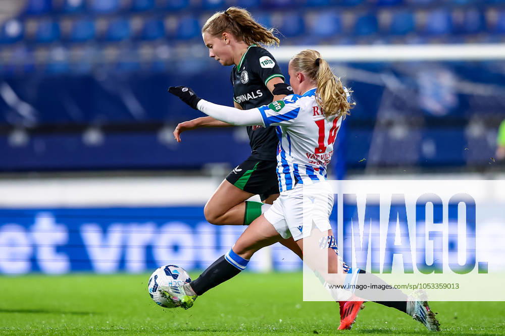 2024-11-02 sc Heerenveen v Feyenoord - Dutch Azerion Womens Eredivisie HEERENVEEN, NETHERLANDS - NOVEMBER 2: Jarne Teulings of Feyenoord battles for the ball with Elize Van Vilsteren of sc Heerenveen during the Dutch Azerion Womens Eredivisie match between sc Heerenveen and Feyenoord at Abe Lenstra Stadion on November 2, 2024 in Heerenveen, Netherlands. (Photo by Pieter van der Woude BSR Agency) Heerenveen Netherlands Content not available for redistribution in The Netherlands directly or indirectly through any third parties.