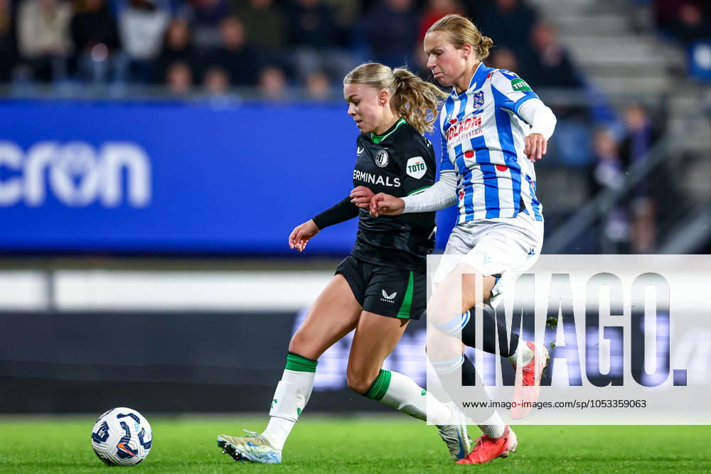 2024-11-02 sc Heerenveen v Feyenoord - Dutch Azerion Womens Eredivisie HEERENVEEN, NETHERLANDS - NOVEMBER 2: NoÃ«lle Van Der Sluijs of Feyenoord battles for the ball with Evi Maatman of sc Heerenveen during the Dutch Azerion Womens Eredivisie match between sc Heerenveen and Feyenoord at Abe Lenstra Stadion on November 2, 2024 in Heerenveen, Netherlands. (Photo by Pieter van der Woude BSR Agency) Heerenveen Netherlands Content not available for redistribution in The Netherlands directly or indirectly through any third parties.