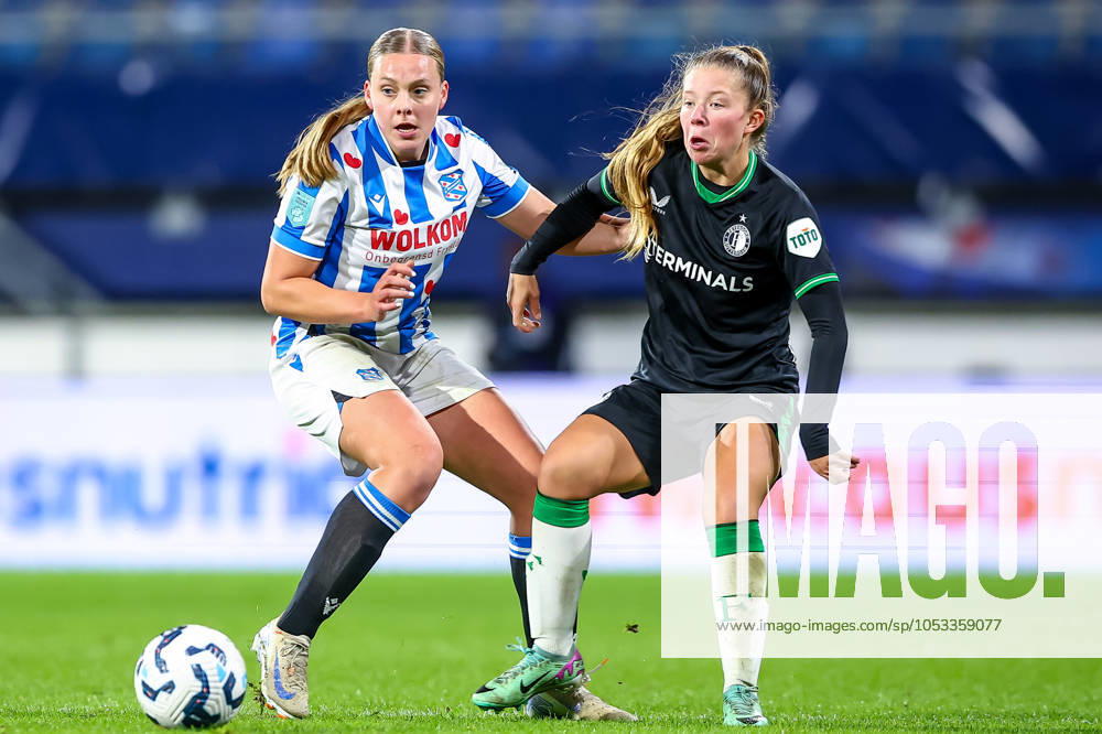 2024-11-02 sc Heerenveen v Feyenoord - Dutch Azerion Womens Eredivisie HEERENVEEN, NETHERLANDS - NOVEMBER 2: Eef Smits of sc Heerenveen battles for the ball with RomeÃ Van De Lavoir of Feyenoord during the Dutch Azerion Womens Eredivisie match between sc Heerenveen and Feyenoord at Abe Lenstra Stadion on November 2, 2024 in Heerenveen, Netherlands. (Photo by Pieter van der Woude BSR Agency) Heerenveen Netherlands Content not available for redistribution in The Netherlands directly or indirectly through any third parties.