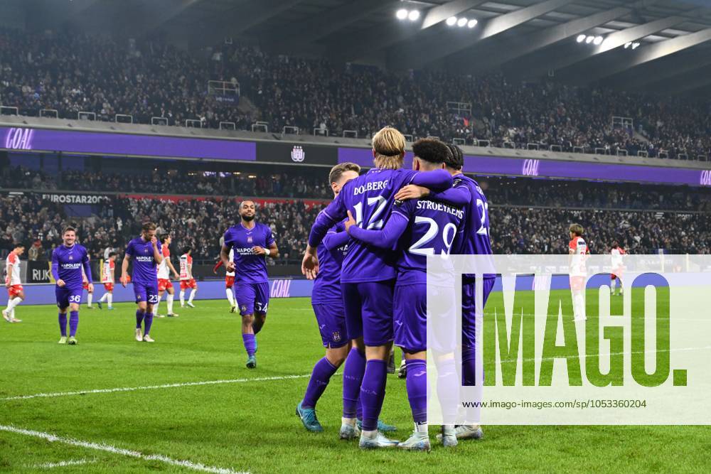 RSC Anderlecht v KV Kortrijk - Jupiler Pro League ANDERLECHT, BELGIUM - NOVEMBER 03 : Stroeykens Mario midfielder of RSC Anderlecht celebrates scoring a goal with teammates during the Jupiler Pro League match between RSC Anderlecht and KV Kortrijk on November 3, 2024 in Anderlecht, Belgium, 03 11 2024 Anderlecht Belgium