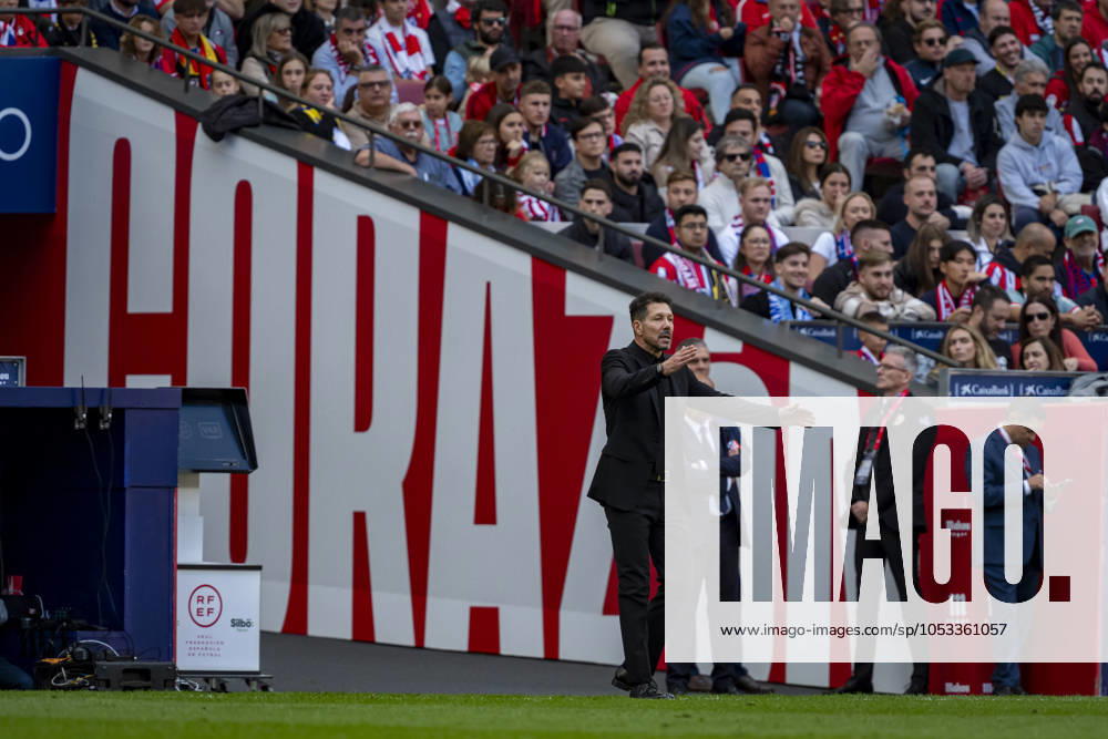 Atletico de Madrid vs UD Las Palmas - La Liga EA Sports 2024 25 Diego Pablo Simeone, head coach of Atletico de Madrid seen during the La Liga EA Sports 2024 25 football match between Atletico de Madrid and UD Las Palmas at Estadio Riyadh Air Metropolitano on November 03, 2024 in Madrid, Spain. Madrid Estadio Riyadh Air Metropolitan Madrid Spain