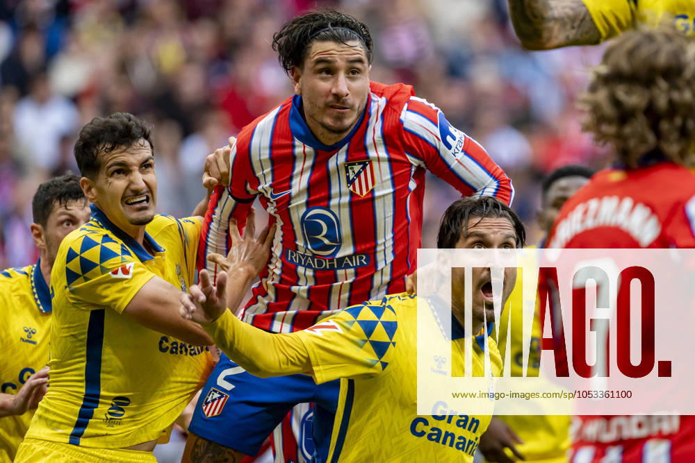 Atletico de Madrid vs UD Las Palmas - La Liga EA Sports 2024 25 Jose Gimenez of Atletico de Madrid (C) fights for the ball against Alex Munoz (L) and Jose Gomez Campana (R) of UD Las Palmas during the La Liga EA Sports 2024 25 football match between Atletico de Madrid and UD Las Palmas at Estadio Riyadh Air Metropolitano on November 03, 2024 in Madrid, Spain. Madrid Estadio Riyadh Air Metropolitan Madrid Spain