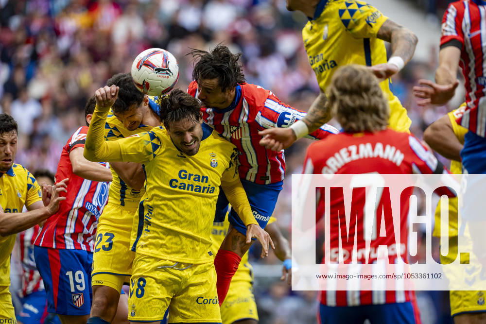 Atletico de Madrid vs UD Las Palmas - La Liga EA Sports 2024 25 Jose Gimenez of Atletico de Madrid (C) fights for the ball against Alex Munoz (L) and Jose Gomez Campana (R) of UD Las Palmas during the La Liga EA Sports 2024 25 football match between Atletico de Madrid and UD Las Palmas at Estadio Riyadh Air Metropolitano on November 03, 2024 in Madrid, Spain. Madrid Estadio Riyadh Air Metropolitan Madrid Spain