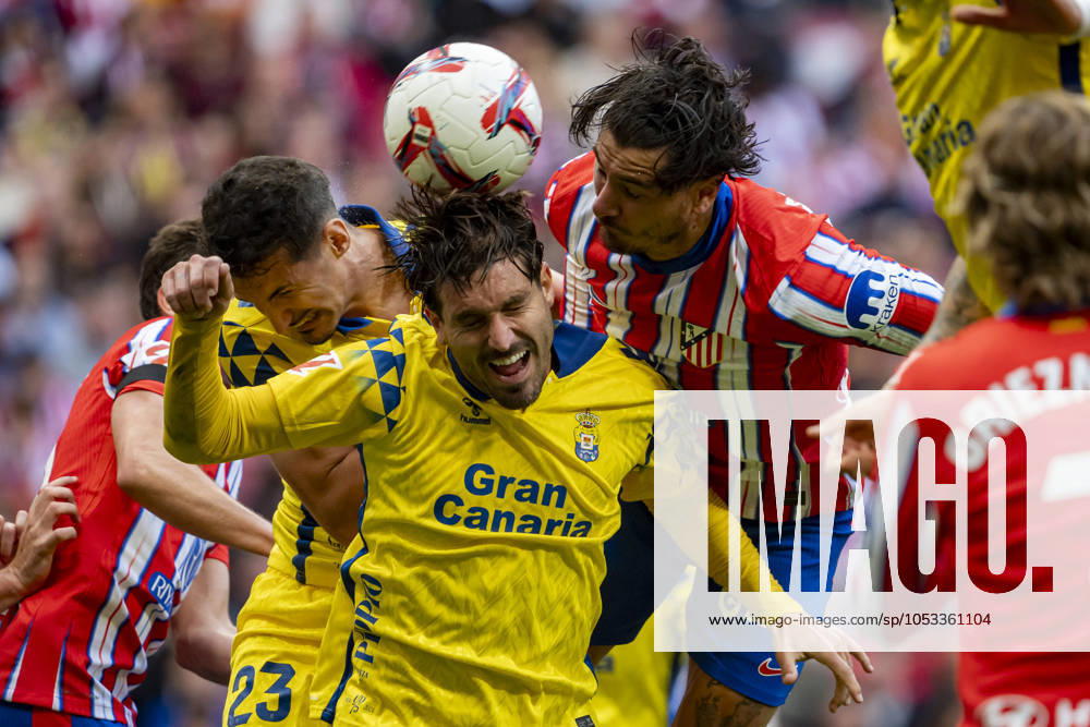 Atletico de Madrid vs UD Las Palmas - La Liga EA Sports 2024 25 Jose Gimenez of Atletico de Madrid (C) fights for the ball against Alex Munoz (L) and Jose Gomez Campana (R) of UD Las Palmas during the La Liga EA Sports 2024 25 football match between Atletico de Madrid and UD Las Palmas at Estadio Riyadh Air Metropolitano on November 03, 2024 in Madrid, Spain. Madrid Estadio Riyadh Air Metropolitan Madrid Spain