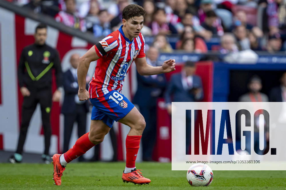 Atletico de Madrid vs UD Las Palmas - La Liga EA Sports 2024 25 Julian Alvarez of Atletico de Madrid in action with the ball during the La Liga EA Sports 2024 25 football match between Atletico de Madrid and UD Las Palmas at Estadio Riyadh Air Metropolitano on November 03, 2024 in Madrid, Spain. Madrid Estadio Riyadh Air Metropolitan Madrid Spain