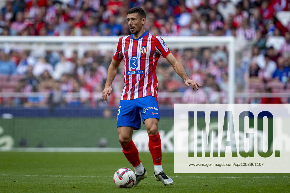 Atletico de Madrid vs UD Las Palmas - La Liga EA Sports 2024 25 Clement Lenglet of Atletico de Madrid in action with the ball during the La Liga EA Sports 2024 25 football match between Atletico de Madrid and UD Las Palmas at Estadio Riyadh Air Metropolitano on November 03, 2024 in Madrid, Spain. Madrid Estadio Riyadh Air Metropolitan Madrid Spain