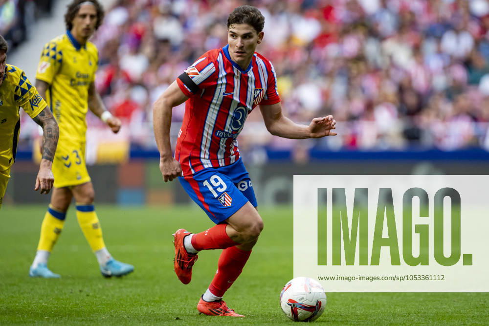 Atletico de Madrid vs UD Las Palmas - La Liga EA Sports 2024 25 Julian Alvarez of Atletico de Madrid in action with the ball during the La Liga EA Sports 2024 25 football match between Atletico de Madrid and UD Las Palmas at Estadio Riyadh Air Metropolitano on November 03, 2024 in Madrid, Spain. Madrid Estadio Riyadh Air Metropolitan Madrid Spain