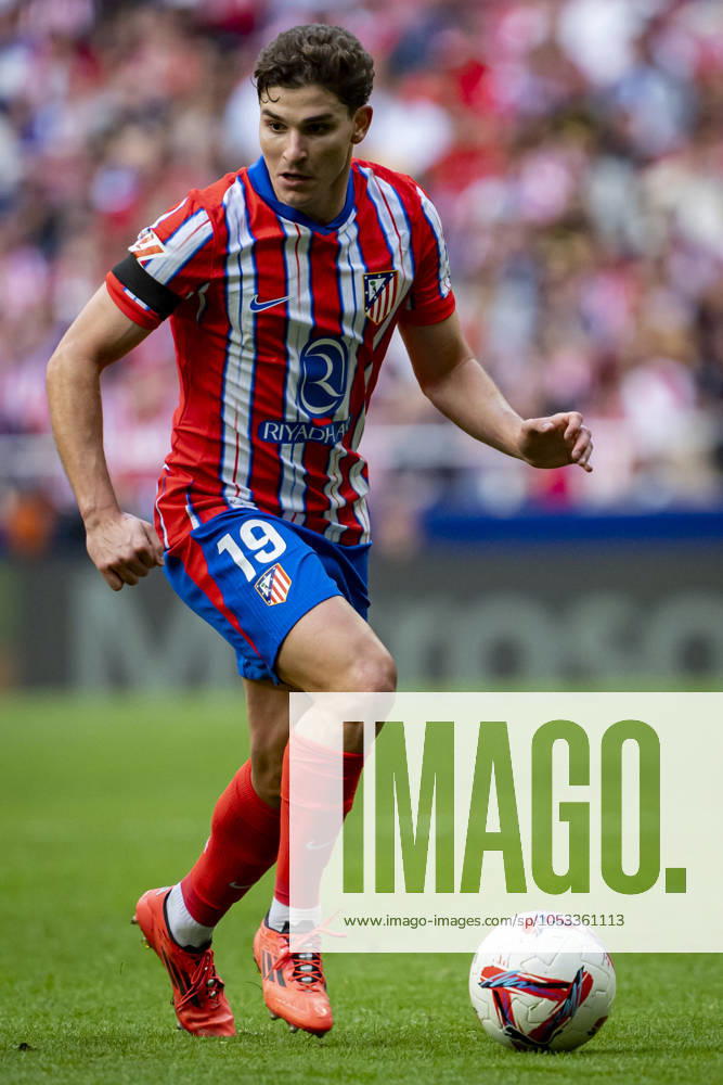 Atletico de Madrid vs UD Las Palmas - La Liga EA Sports 2024 25 Julian Alvarez of Atletico de Madrid in action with the ball during the La Liga EA Sports 2024 25 football match between Atletico de Madrid and UD Las Palmas at Estadio Riyadh Air Metropolitano on November 03, 2024 in Madrid, Spain. Madrid Estadio Riyadh Air Metropolitan Madrid Spain