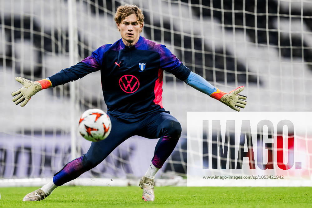 Goalkeeper William Nieroth Lundgren of Malmö FF during a UEFA Europa League training session on December 5, 2024 in Istanbul Photo Petter Arvidson BILDBYRAN kod PA PA0916 fotboll football soccer fotball uefa europa league träning practice training malmö ff bbeng
