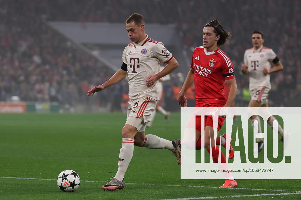 Munich, Alianz Arena UEFA Champions League 2024 25 am 6 11 2024 Matchday 4 FC Bayern München SL Benfica v l , Joshua Kimmich FC Bayern München , Alvaro Fernandez Carreras S L Benfica Zweikampf, Action, Aktion, Battles for the Ball