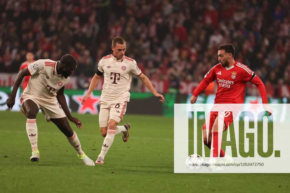 Munich, Alianz Arena UEFA Champions League 2024 25 am 6 11 2024 Matchday 4 FC Bayern München SL Benfica v l , Dayot Upamecano FC Bayern München , Joshua Kimmich FC Bayern München , Orkun Kokcu S L Benfica Zweikampf, Action, Aktion, Battles for the Ball