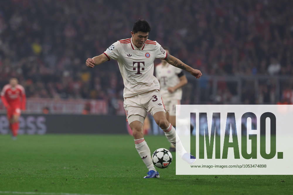Munich, Alianz Arena UEFA Champions League 2024 25 on 6 11 2024 Matchday 4 FC Bayern Munich SL Benfica v l , Minjae Kim FC Bayern Munich on the ball, cropped image, single image, full body, action, action scene