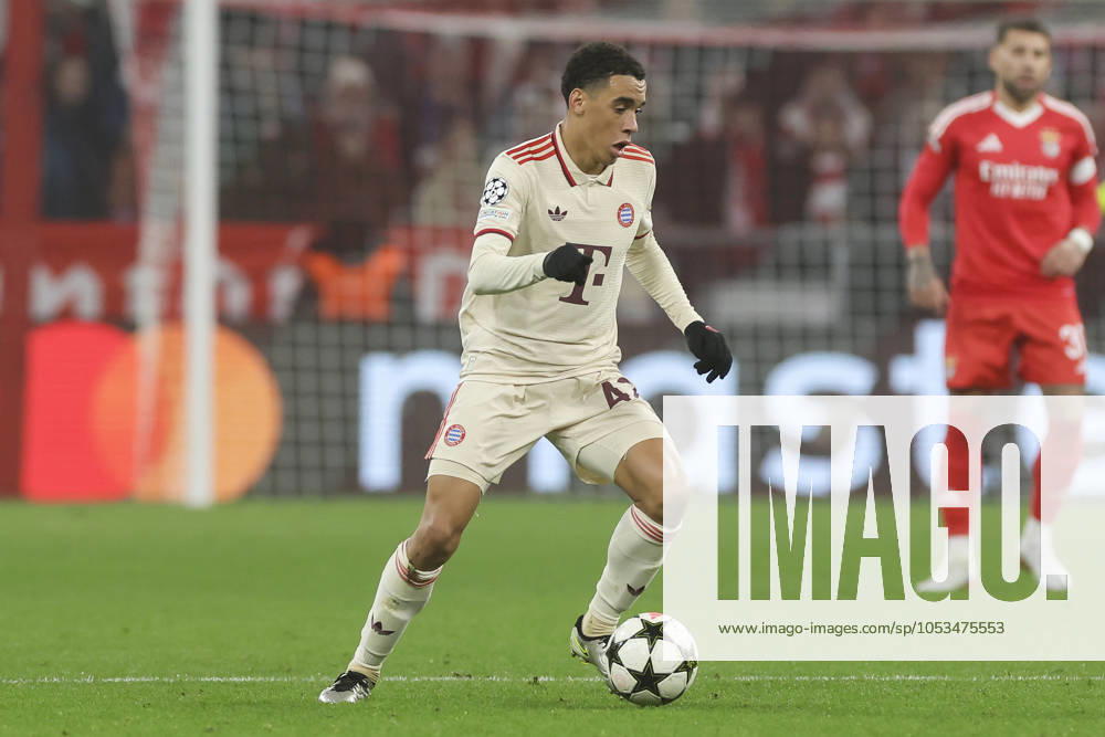 Jamal Musiala FC Bayern Muenchen controls the ball, UEFA Champions League 2024 25 League Phase MD4, FC Bayern München v SL Benfica, Allianz Arena, November 06, 2024 in Munich, Germany Photo by Marco Steinbrenner DeFodi Images Jamal Musiala FC Bayern Muenchen controls the ball, UEFA Champions League 2024 25 League Phase MD4, FC Bayern München v SL Benfica, Allianz Arena, November 6, 2024 in Munich, Germany Photo by Marco Steinbrenner DeFodi Images not used in POL SRB CRO FRA GBR NED ITA USA Defodi 700 muenchen lisbon 20241106 051 Defodi-700 not used in POL SRB CRO FRA GBR NED ITA USA