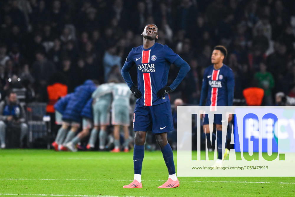 Randal Kolo Muani ( 23 - PSG ) looks dejected during the UEFA Champions League match between Paris Saint Germain and Atletico de Madrid at Parc Des Princes on November 06, 2024 in Paris, France. ( Photo by federico pestellini panoramic ) - FOOTBALL : PSG vs Atletico de Madrid - Ligue des Champions - 06 11 2024 FedericoPestellini Panoramic
