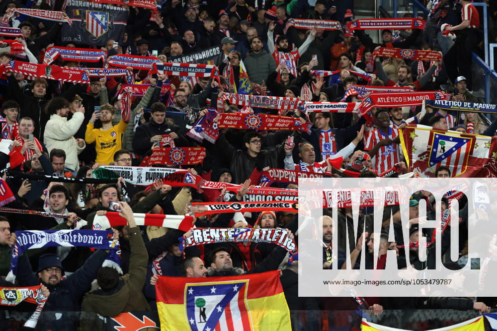 France - UEFA Champions League Paris Saint Germain vs. Atletico de Madrid - 06 11 2024 FRANCE, PARIS, NOVEMBER 06. Supporters of Atletico de Madrid celebrate the victory at the end of the UEFA Champions League football match between Paris Saint Germain and Atletico de Madrid on November 06, 2024 at Parc des Princes in Paris, France. Photo by Manuel Blondeau AOP.Press Paris Parc des Princes France