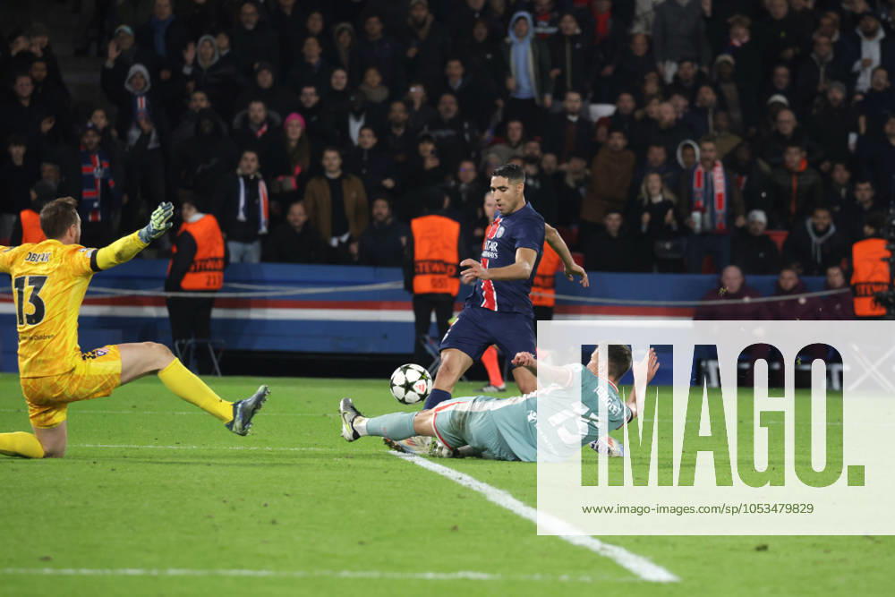 France - UEFA Champions League Paris Saint Germain vs. Atletico de Madrid - 06 11 2024 FRANCE, PARIS, NOVEMBER 06. Achraf Hakimi of Paris SG is tackled by Clement Lenglet of Atletico de Madrid during the UEFA Champions League football match between Paris Saint Germain and Atletico de Madrid on November 06, 2024 at Parc des Princes in Paris, France. Photo by Manuel Blondeau AOP.Press Paris Parc des Princes France