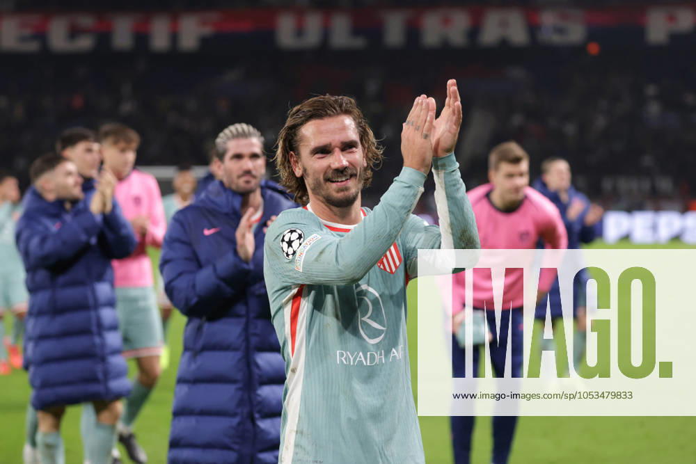 France - UEFA Champions League Paris Saint Germain vs. Atletico de Madrid - 06 11 2024 FRANCE, PARIS, NOVEMBER 06. Antoine Griezmann of Atletico de Madrid celebrates the victory with his teammates at the end of the UEFA Champions League football match between Paris Saint Germain and Atletico de Madrid on November 06, 2024 at Parc des Princes in Paris, France. Photo by Manuel Blondeau AOP.Press Paris Parc des Princes France