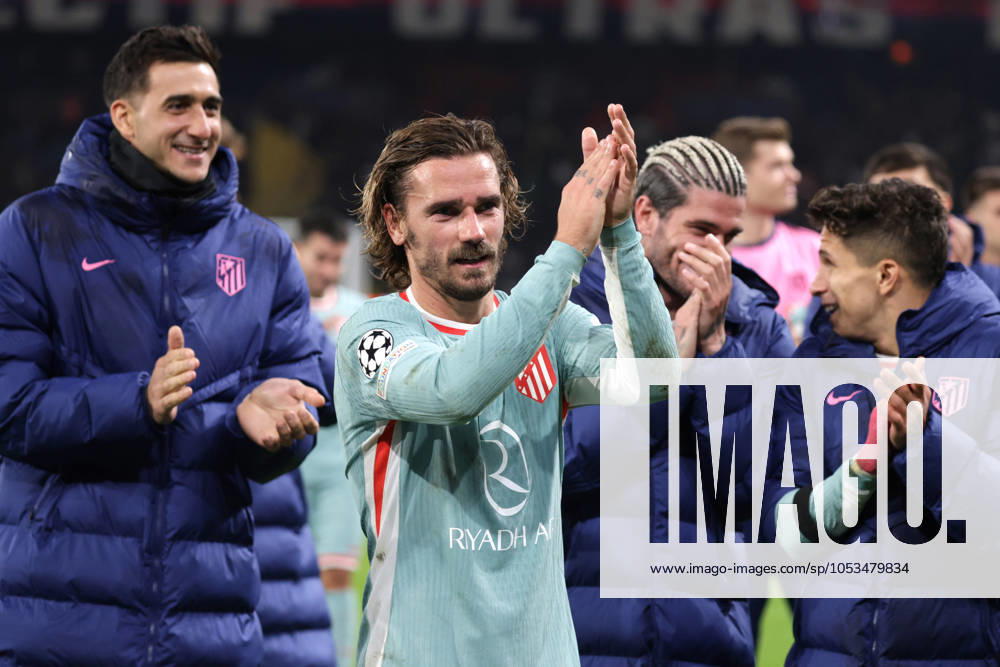 France - UEFA Champions League Paris Saint Germain vs. Atletico de Madrid - 06 11 2024 FRANCE, PARIS, NOVEMBER 06. Antoine Griezmann of Atletico de Madrid celebrates the victory with his teammates at the end of the UEFA Champions League football match between Paris Saint Germain and Atletico de Madrid on November 06, 2024 at Parc des Princes in Paris, France. Photo by Manuel Blondeau AOP.Press Paris Parc des Princes France