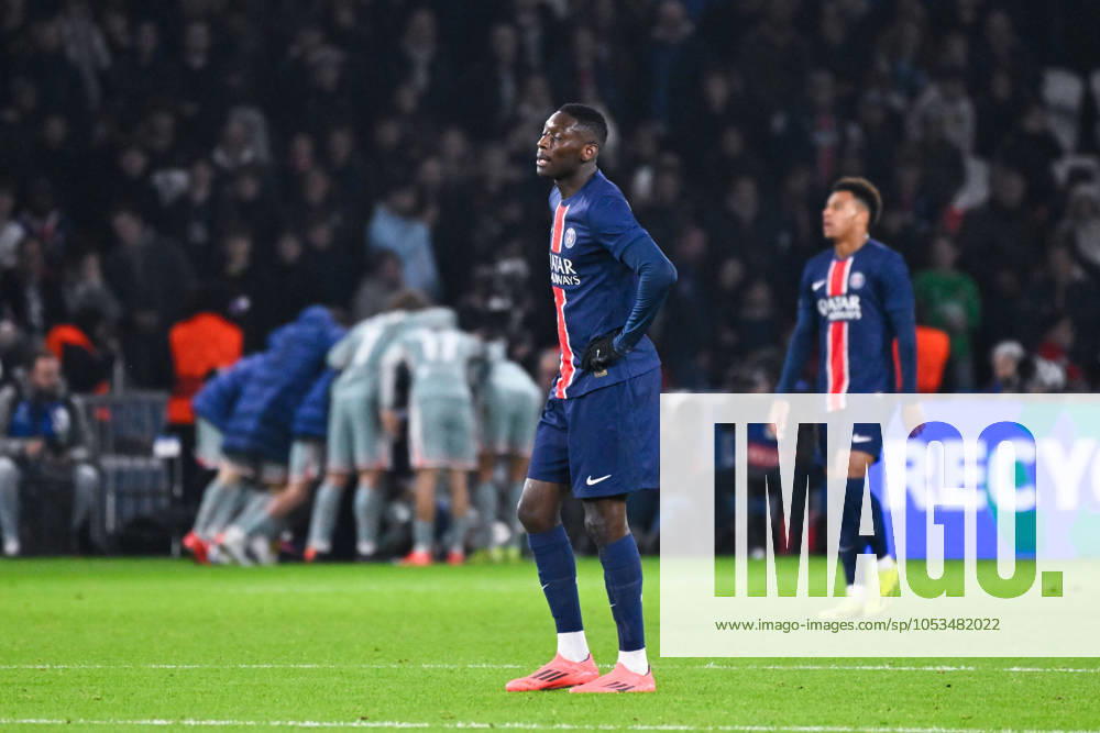Randal Kolo Muani ( 23 - PSG ) looks dejected during the UEFA Champions League match between Paris Saint Germain and Atletico de Madrid at Parc Des Princes on November 06, 2024 in Paris, France. ( Photo by federico pestellini panoramic ) - FOOTBALL : PSG vs Atletico de Madrid - Ligue des Champions - 06 11 2024 FedericoPestellini Panoramic