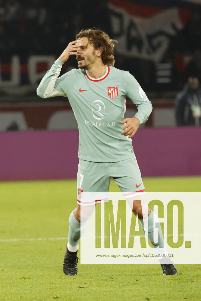 Football : PSG - Atletico Madrid (1-2). 6 Novembre 2024 - Paris, France : PSG vs Atletico Madrid dans la premiere phase de la Ligue des Champions de football. Atleico Madrid bat PSG 2-1. Antoine Griezmann (Atletico en maillot rbleu ciel) ici en action. (Photo Henri Szwarc Starface) 311231 2024-11-06 Paris France